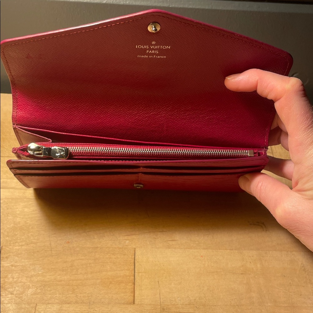 Louis Vuitton Fucshia Sarah Epi Wallet! - Picture 4 of 6